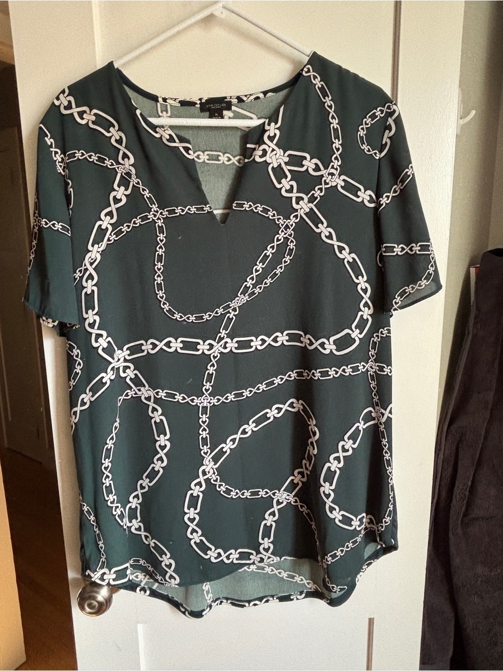Ann Taylor Dark Green Chain-Print Short Sleeve Blouse
